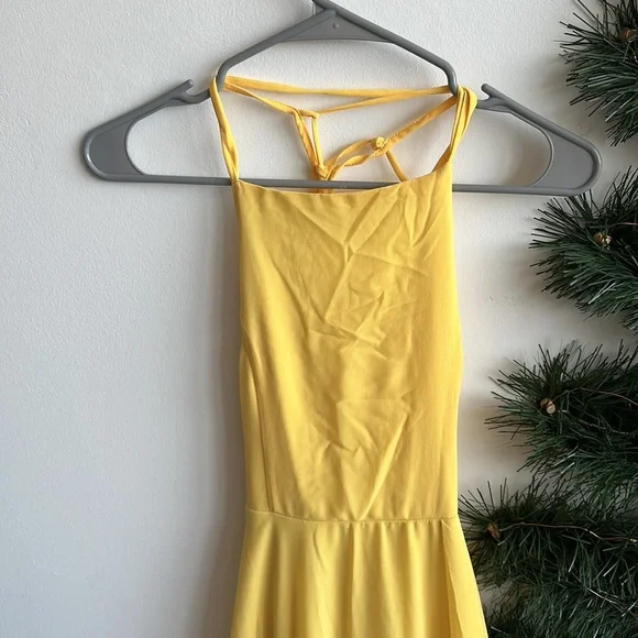 Beautiful gown for those spring/ summer- fall weddings! Lulus - size M - Picture 2 of 7